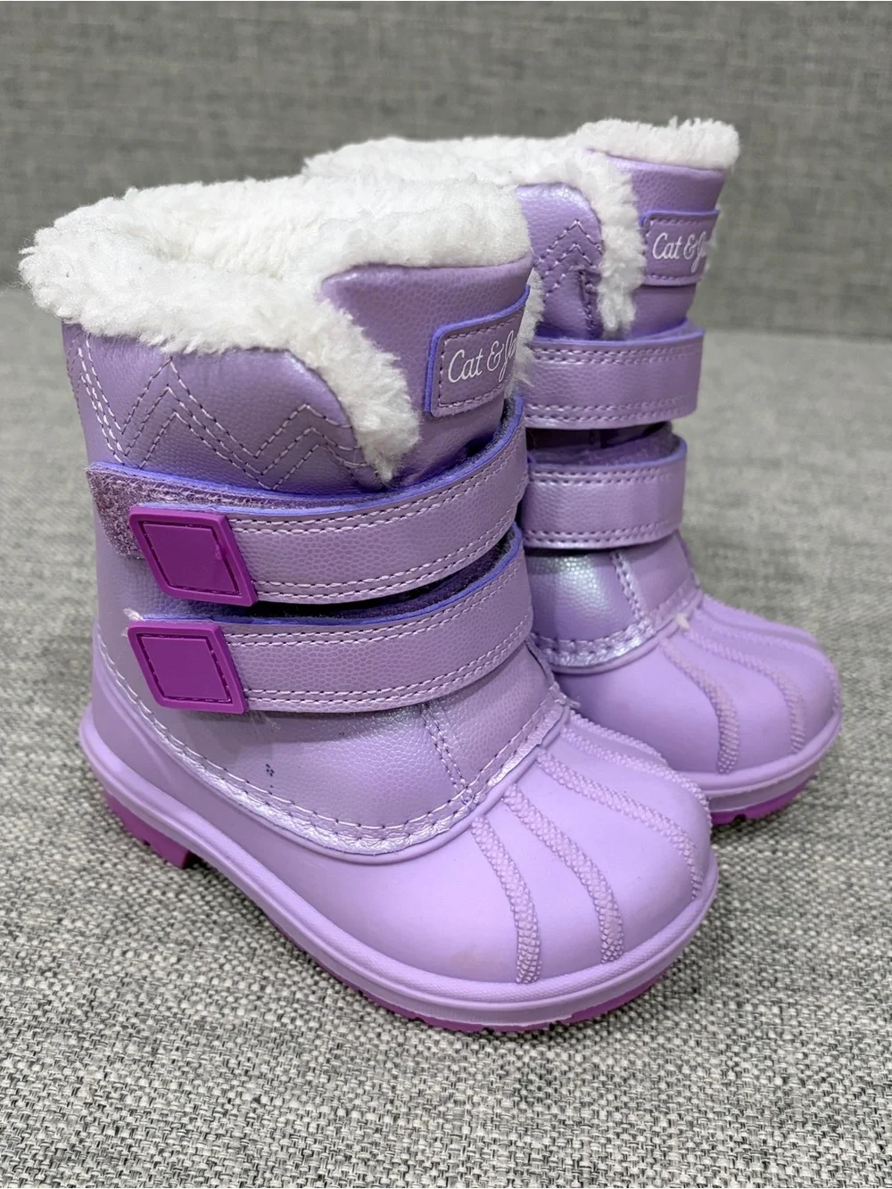 Cat & Jack size 6 snow boots EUC